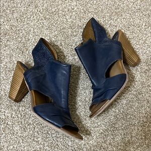 Miz Mooz Navy Leather Peep Toe Cone Heel Sandal Women’s 39